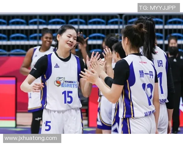 泰国女篮与中国香港女篮激战正酣争夺亚洲篮球赛重要胜利