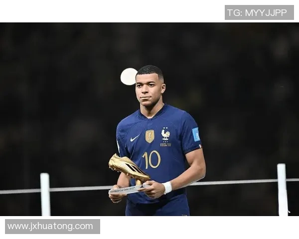 姆巴佩闪耀绿茵场引发全球热议他的未来与足坛传奇的对比分析